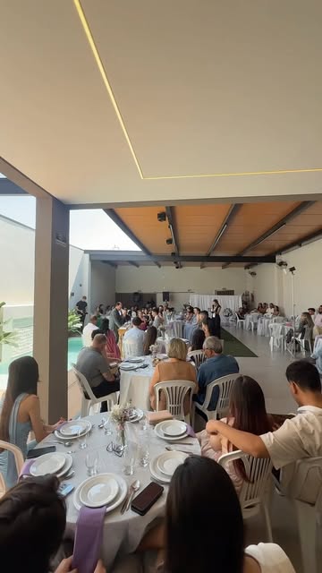 Publicação do Manancial com convidados reunidos no salão